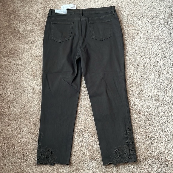 NWT Chico’s Slimming Paisley Hem Ankle Jeans - Picture 9 of 13